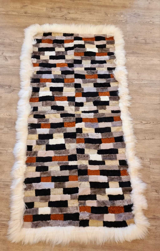 Echter Lammfell-Teppich in Patchwork Stil Nr.2 mit Fellrand