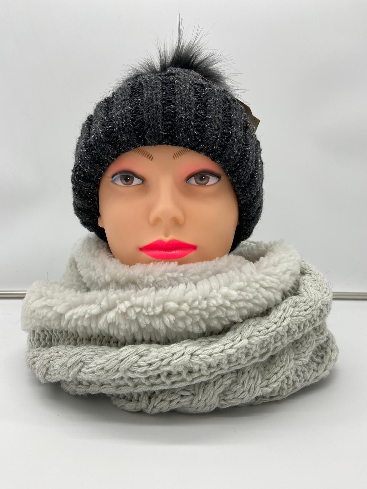 Loop aus Wolle und Plüsch