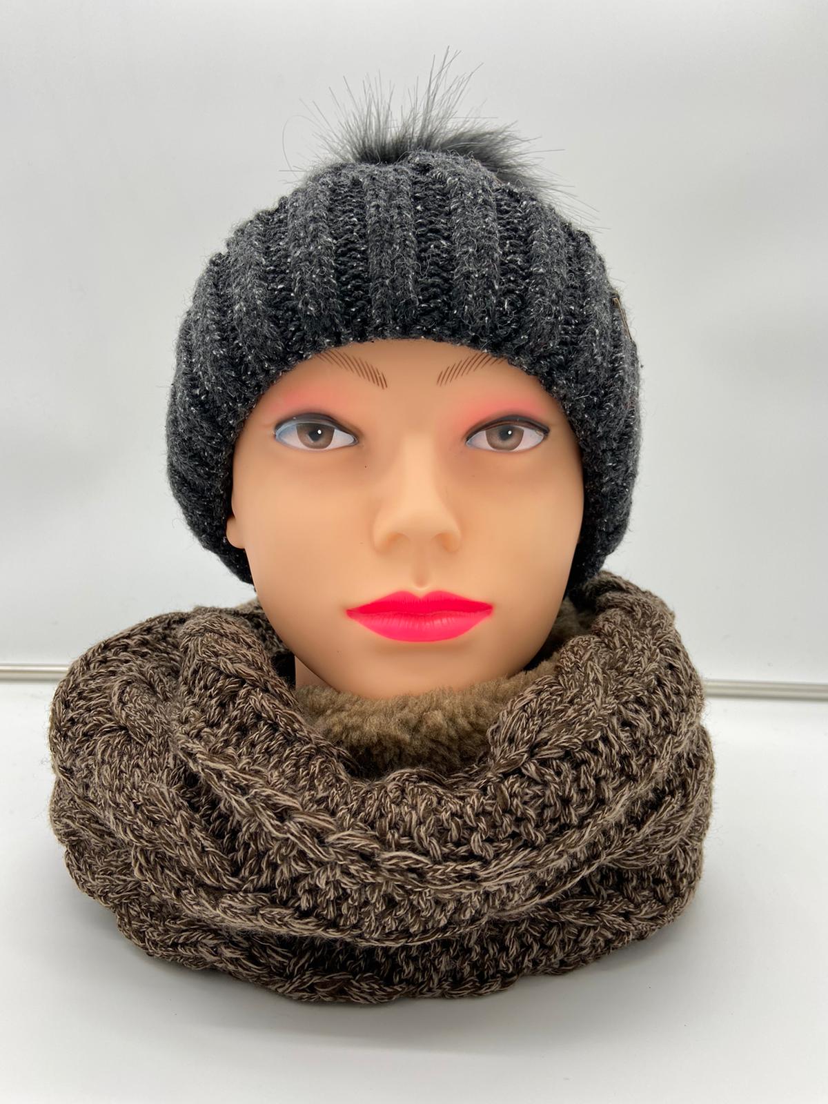 Loop aus Wolle und Plüsch