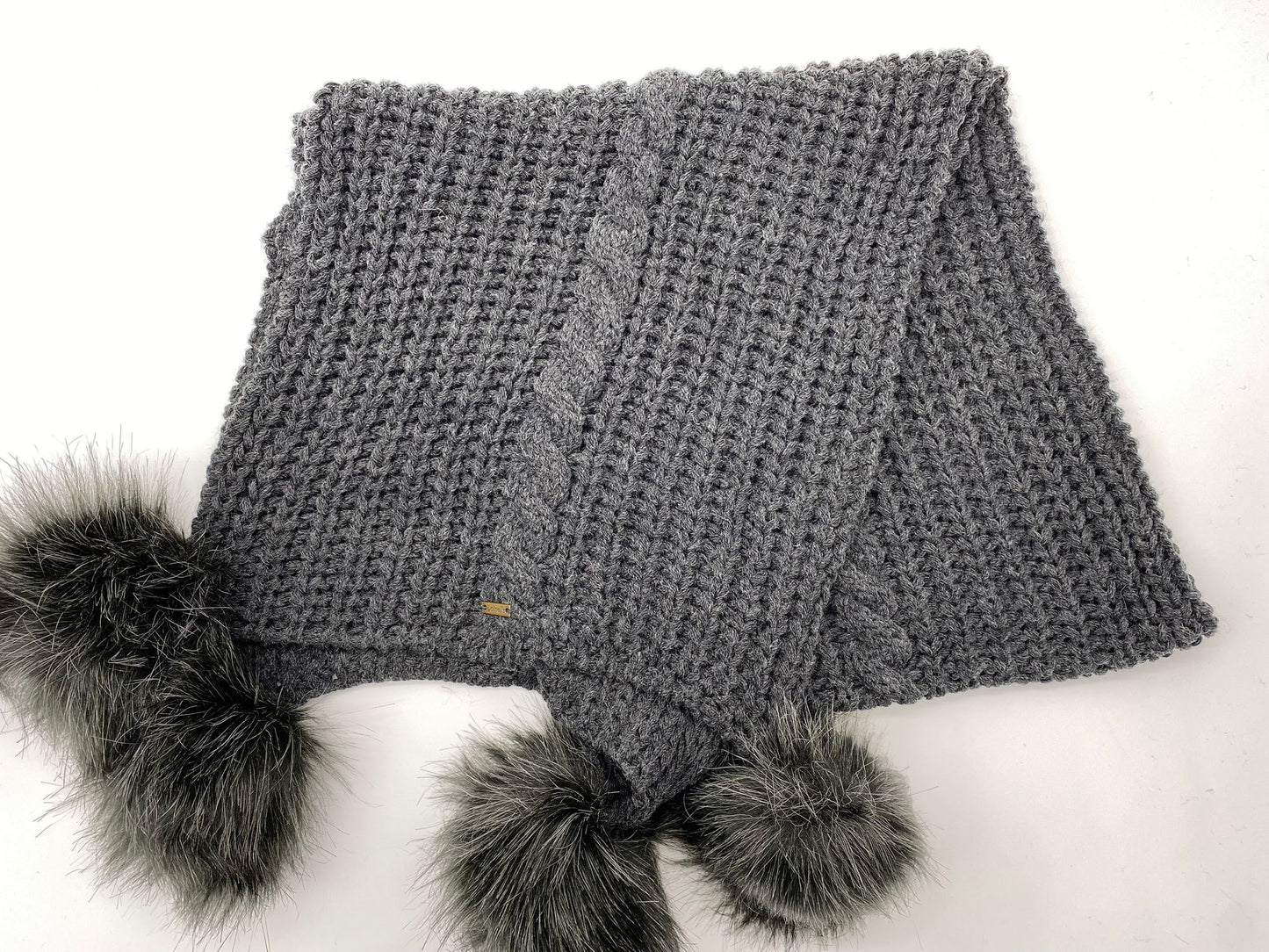 Woll-Schal mit Bommel von Loisels