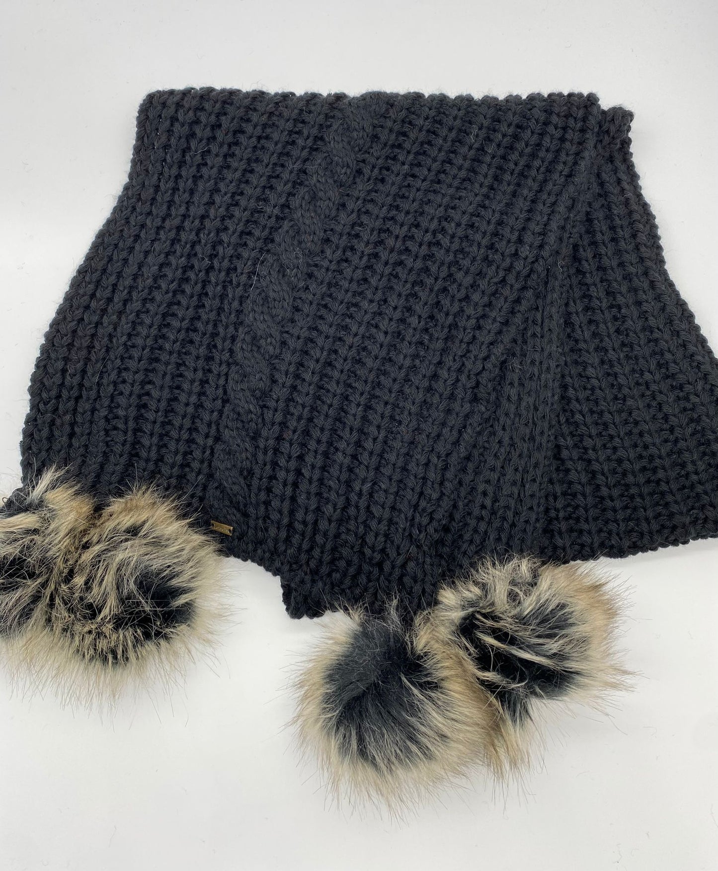 Woll-Schal mit Bommel von Loisels