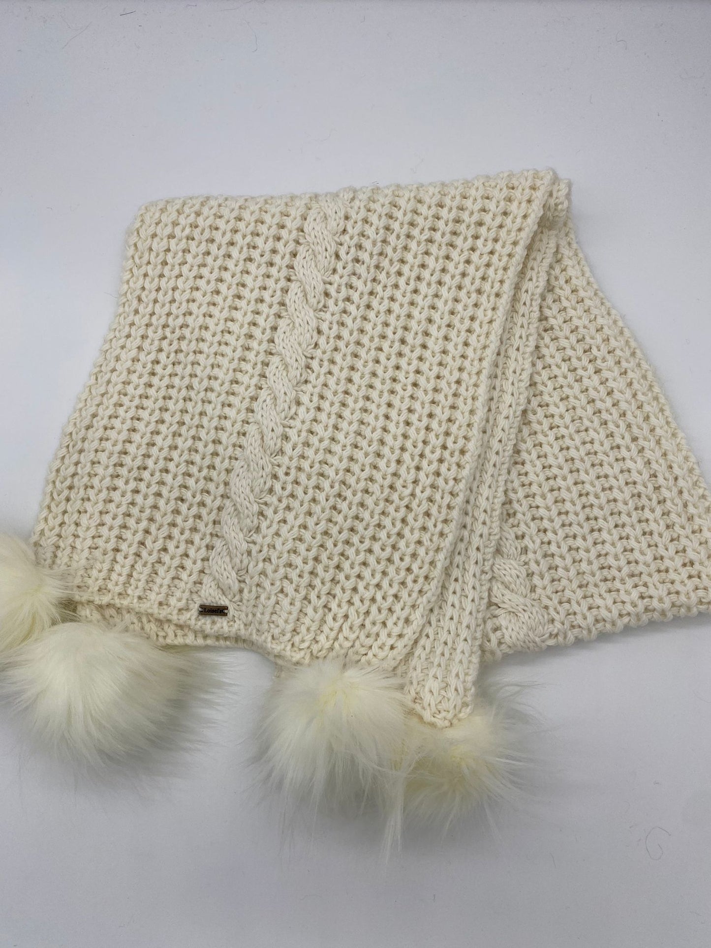 Woll-Schal mit Bommel von Loisels