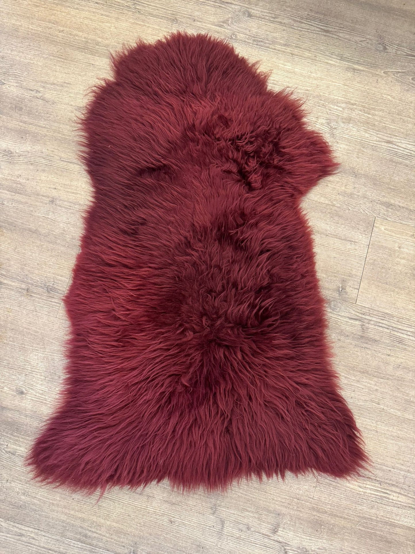 Bordeauxrotes Lammfell Nr.18