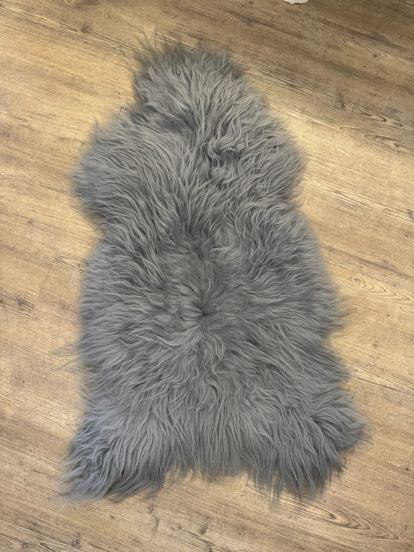 Geflecktes Lammfell Nr.1 *GREY*