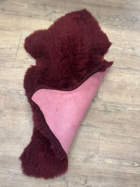 Bordeauxrotes Lammfell Nr. 10