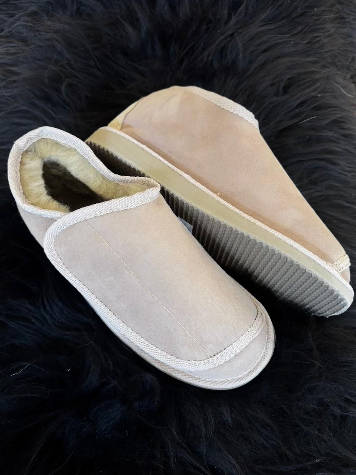 NEU,NEU,NEU!!!!Lammfell Hausschuhe mit Klettverschluß für Damen & Herren